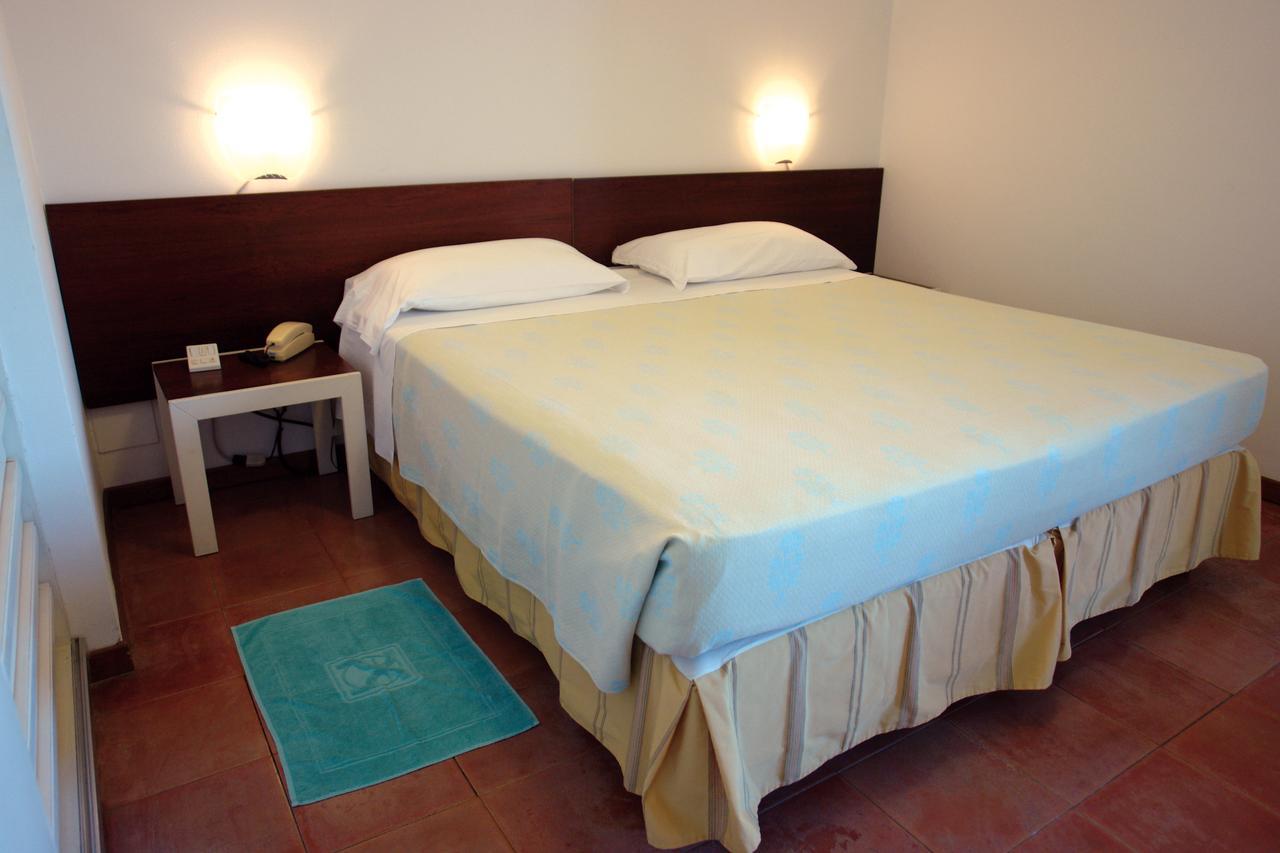 Hotel Della Baia Baia Domizia Ngoại thất bức ảnh