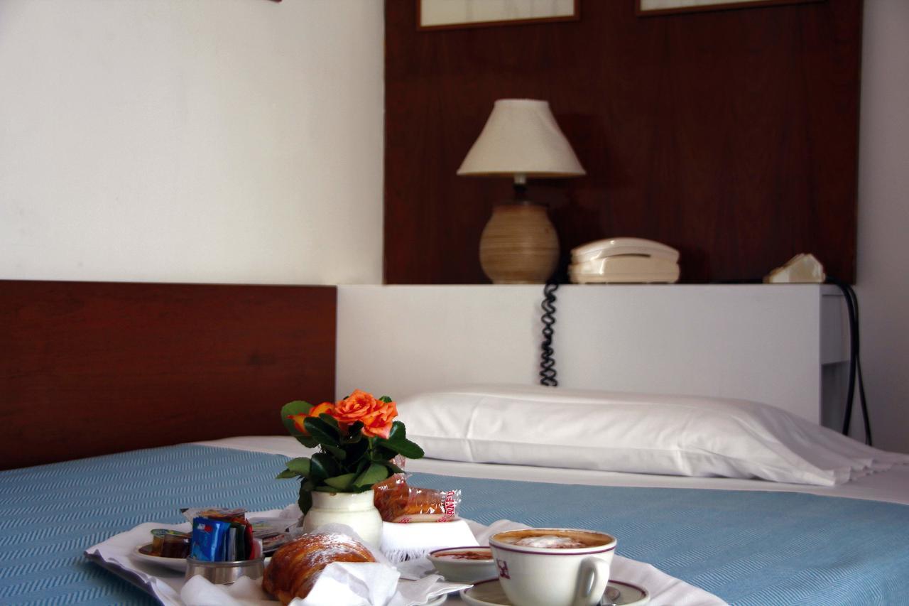 Hotel Della Baia Baia Domizia Ngoại thất bức ảnh