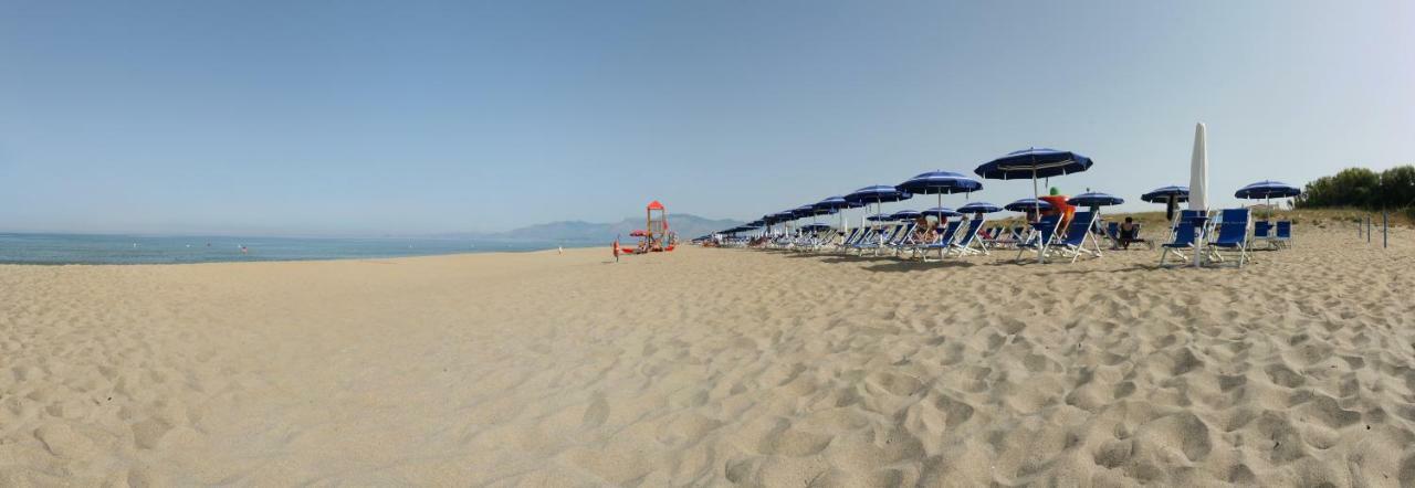 Hotel Della Baia Baia Domizia Ngoại thất bức ảnh
